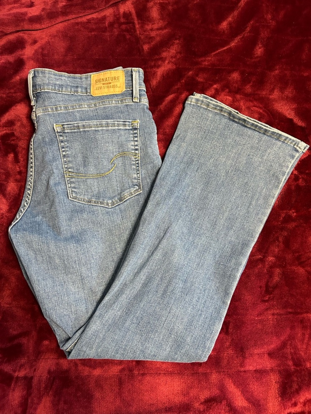 Signature by Levi Strauss Light Blue bootcut Jeans, mid-rise